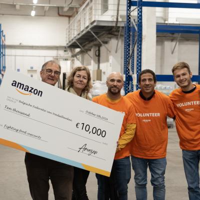 Amazon s'engage auprès des Banques Alimentaires pour lutter contre la précarité alimentaire et hygiénique en Belgique.